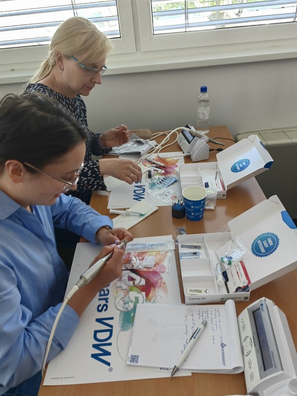 Endodontija s sistemom Reciproc: pot do apeksa